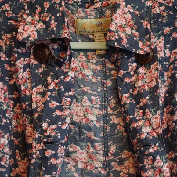 NEW American Rag Navy blue with Pink Flowers Button up Crop Top size M - Picture 11 of 15